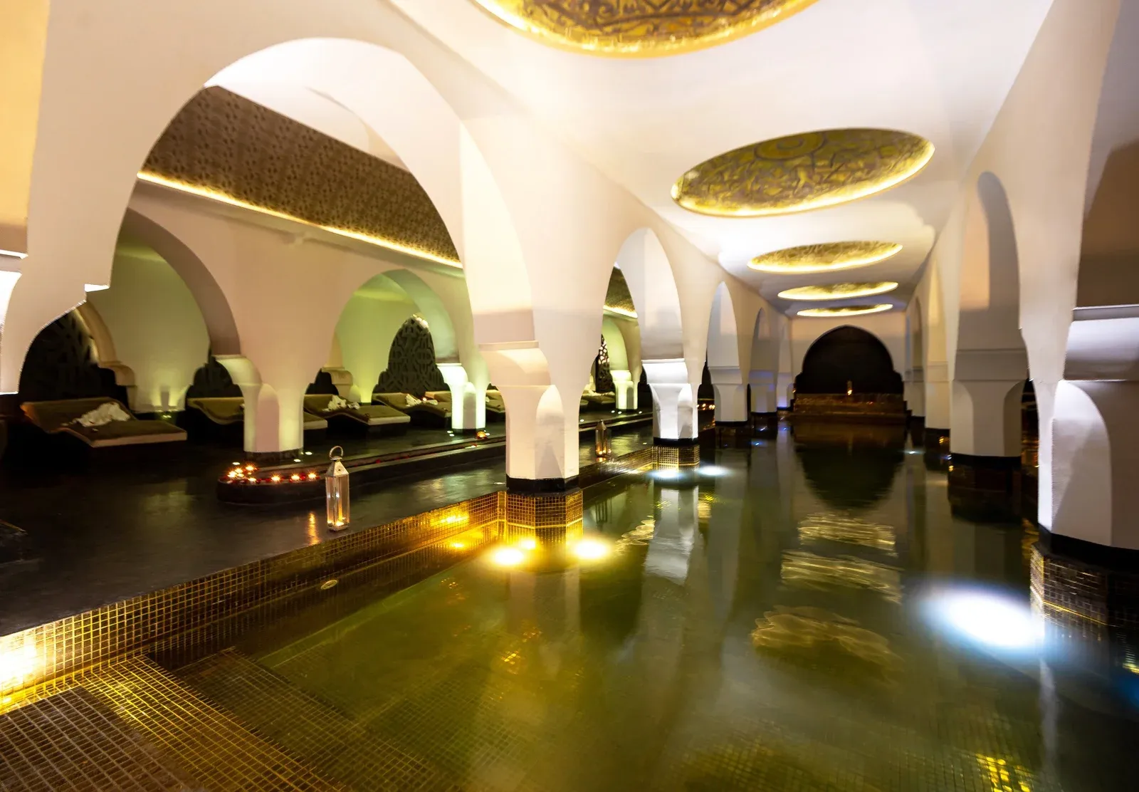 Patio du Riad Jardin Secret avec fontaine en zellige