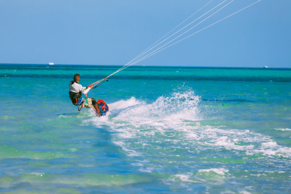 Séjour Découverte & Kitesurf – Dakhla, entre adrénaline et horizon infini